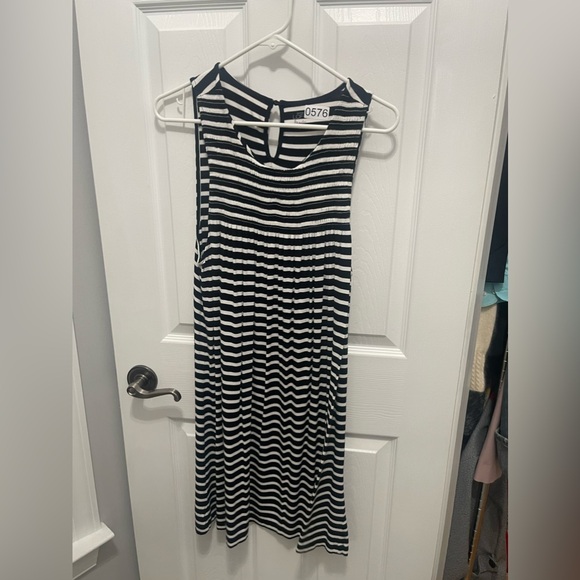 ann taylor loft beach Dresses & Skirts - Ann Taylor loft beach dress black, and  white striped med